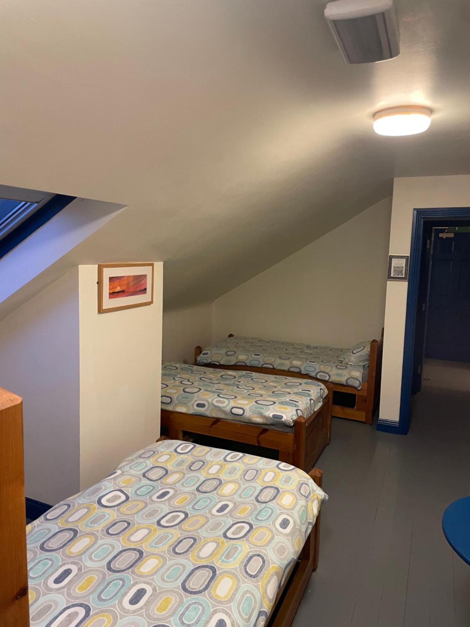 Coastguard Lodge Hostel At Tigh Tp Glaise Bheag Bagian luar foto
