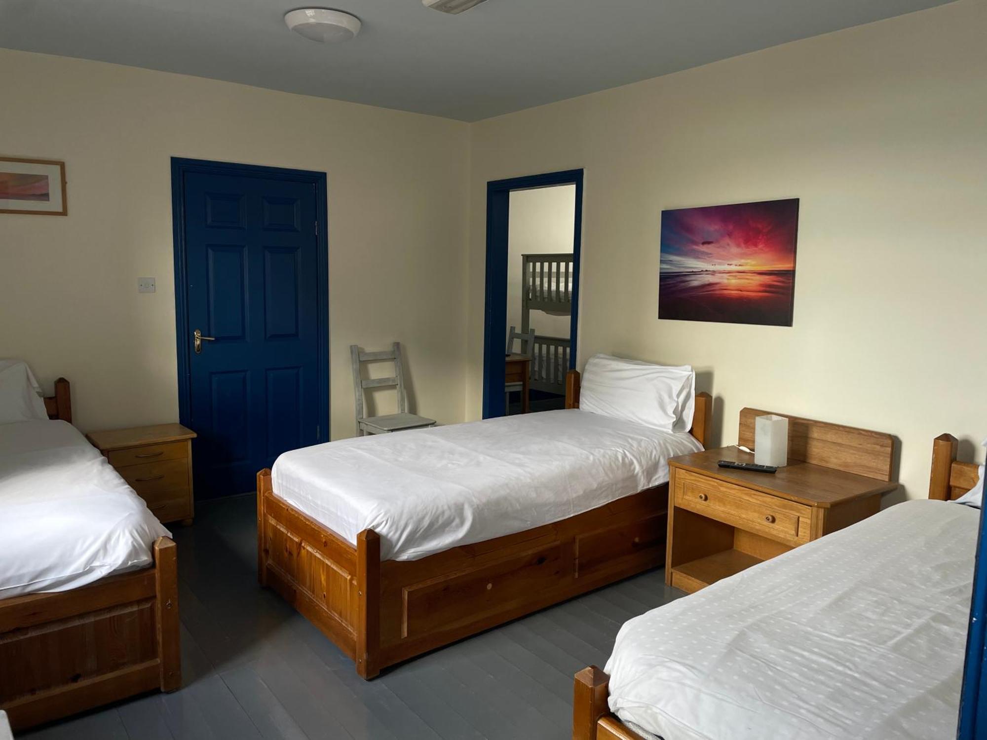 Coastguard Lodge Hostel At Tigh Tp Glaise Bheag Bagian luar foto